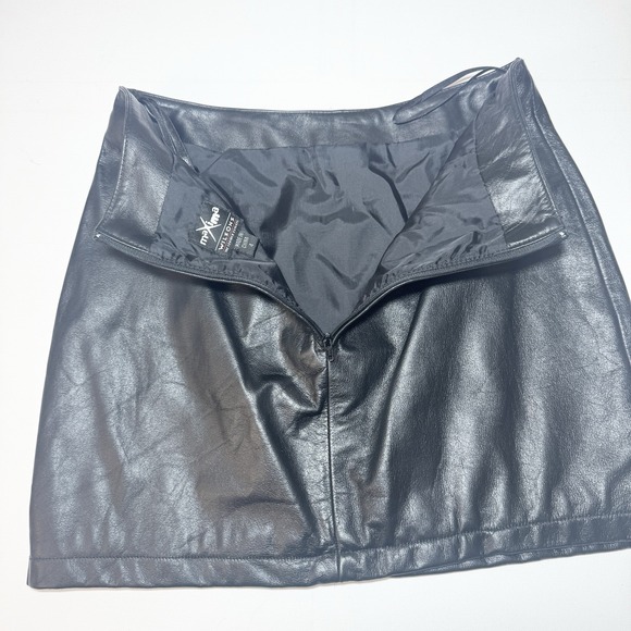 Black Leather Mini Skirt Maxima Wilsons Womens 4 Whimsigoth Grunge Y2K Punk 90s - Picture 3 of 8